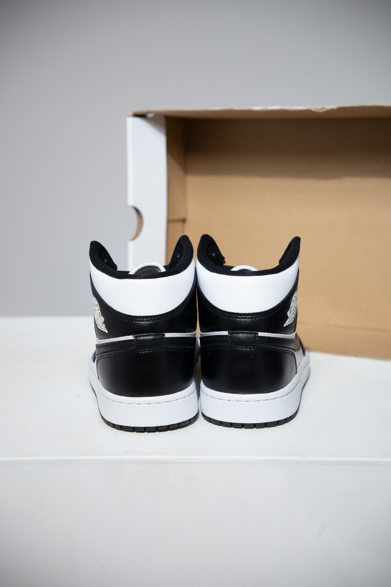Jordan 1 Mid Black White (Taille 44)