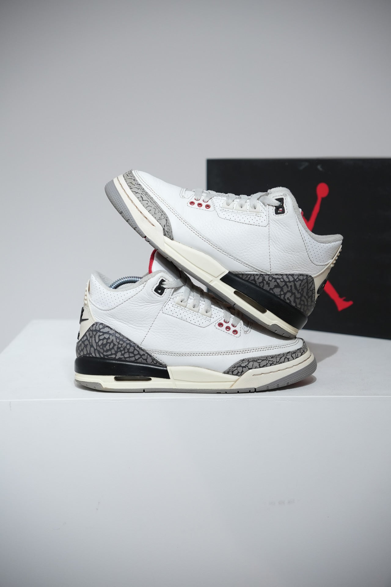 Jordan 3 White Cement Reimagined GS (Taille 37,5)