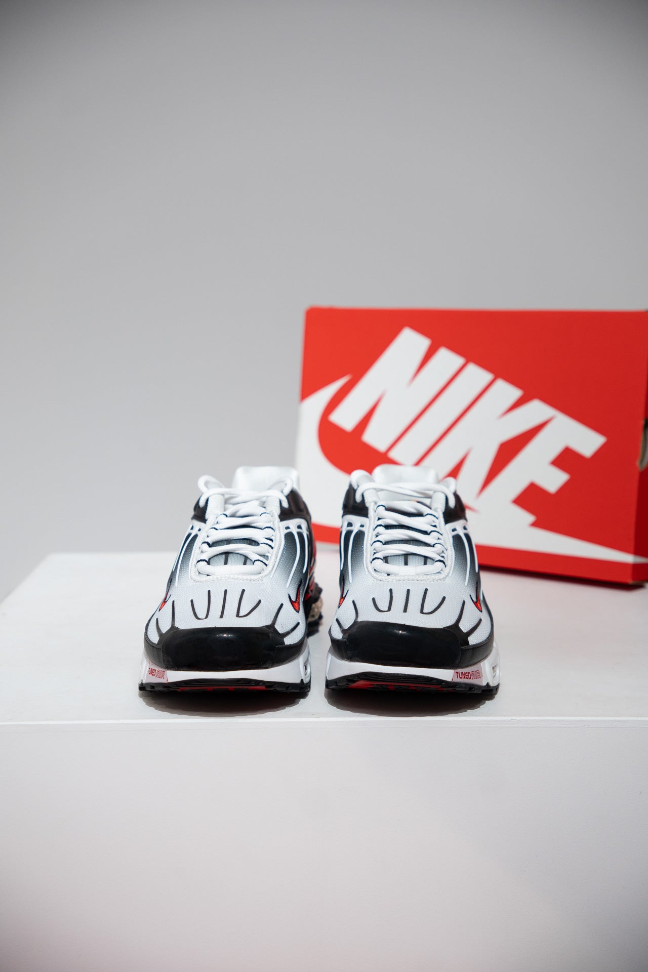 Air Max Plus (TN) 3 White University Red Black (Taille 42)