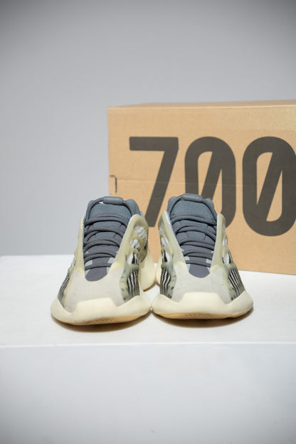 Yeezy 700 V3 Fade Salt (Taille 43 1/3)