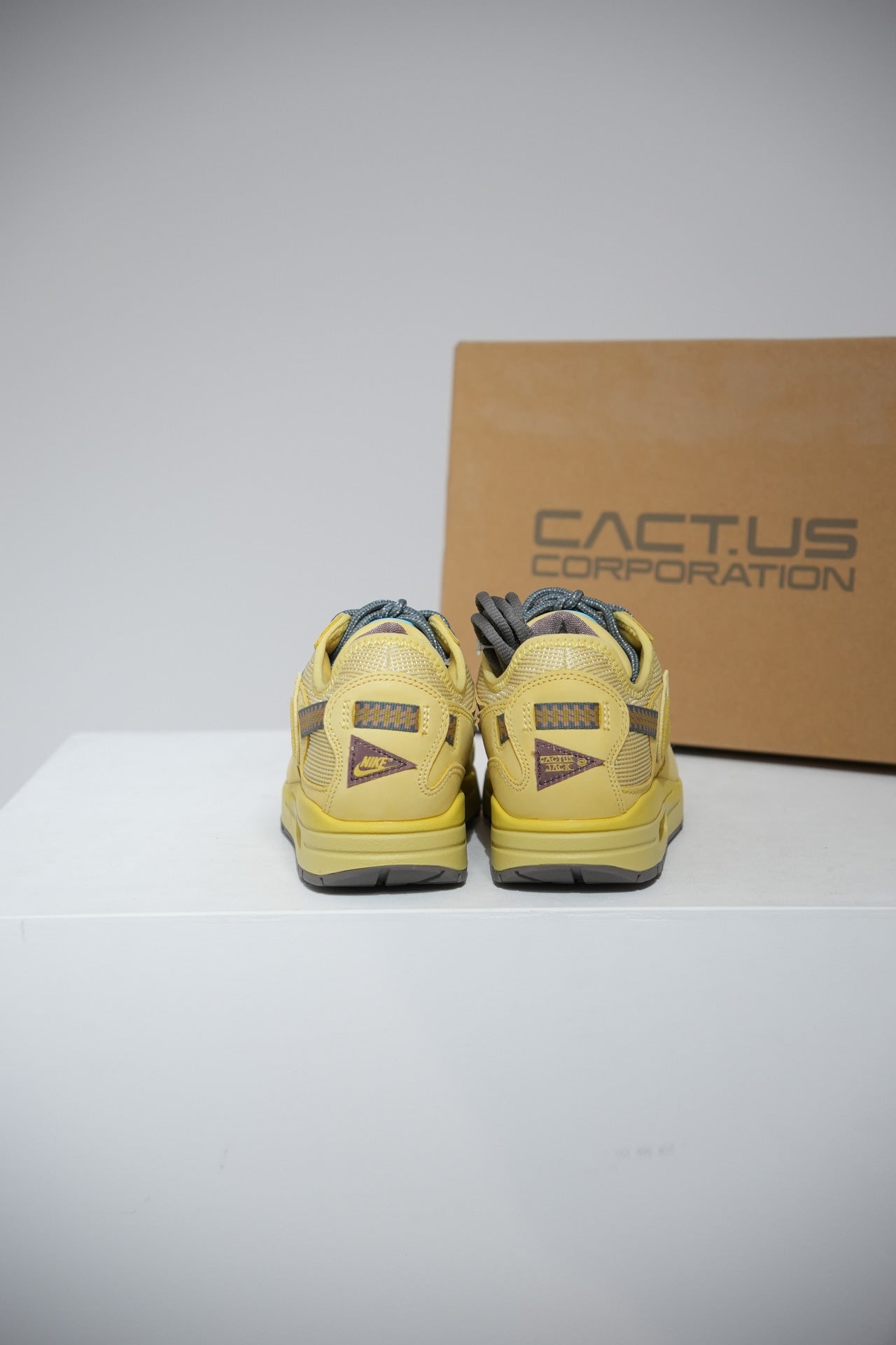 Air Max 1 Travis Scott Saturn Gold (Taille 37,5)