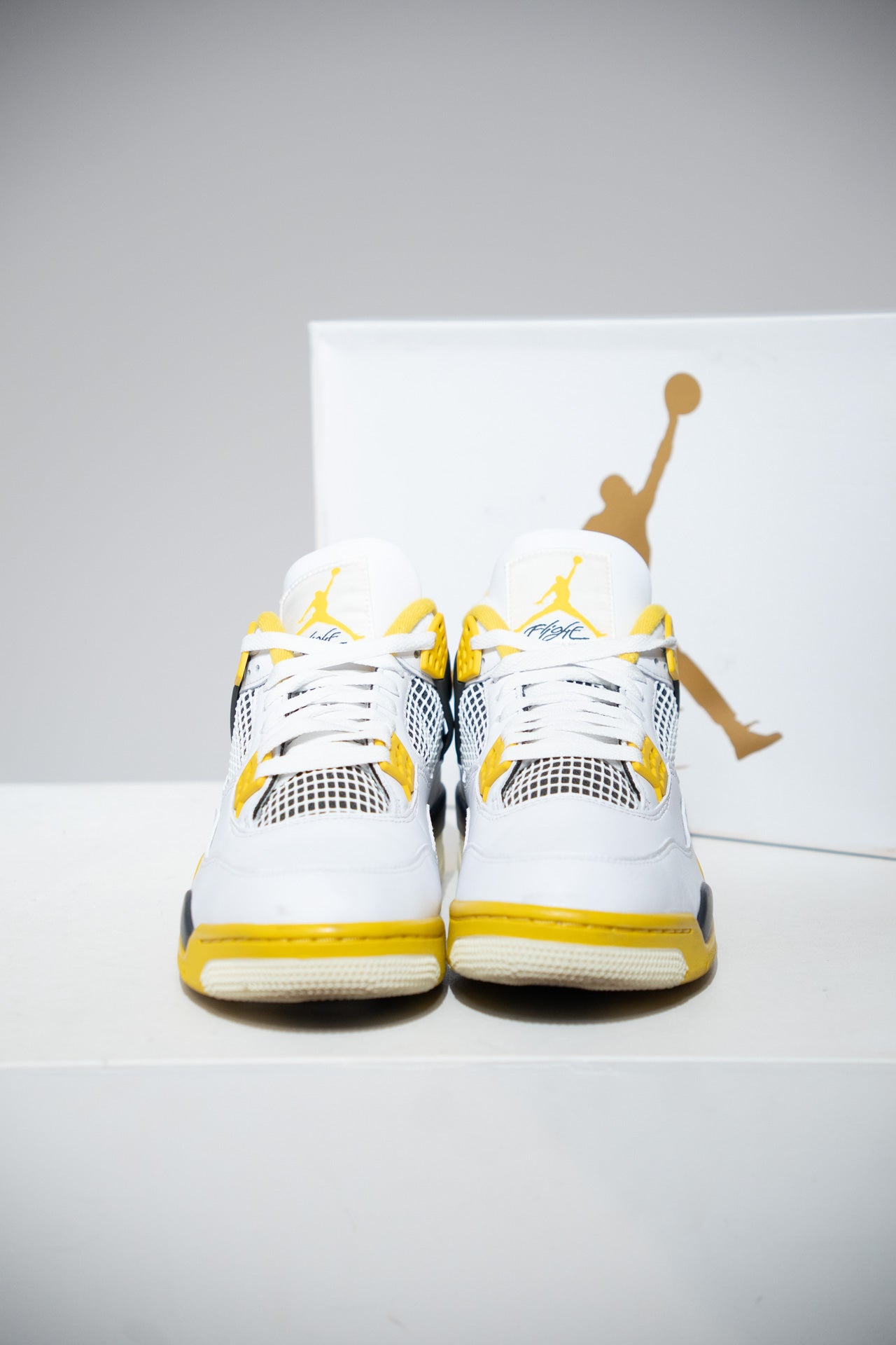 Jordan 4 Vivid Sulfur (Taille 43)