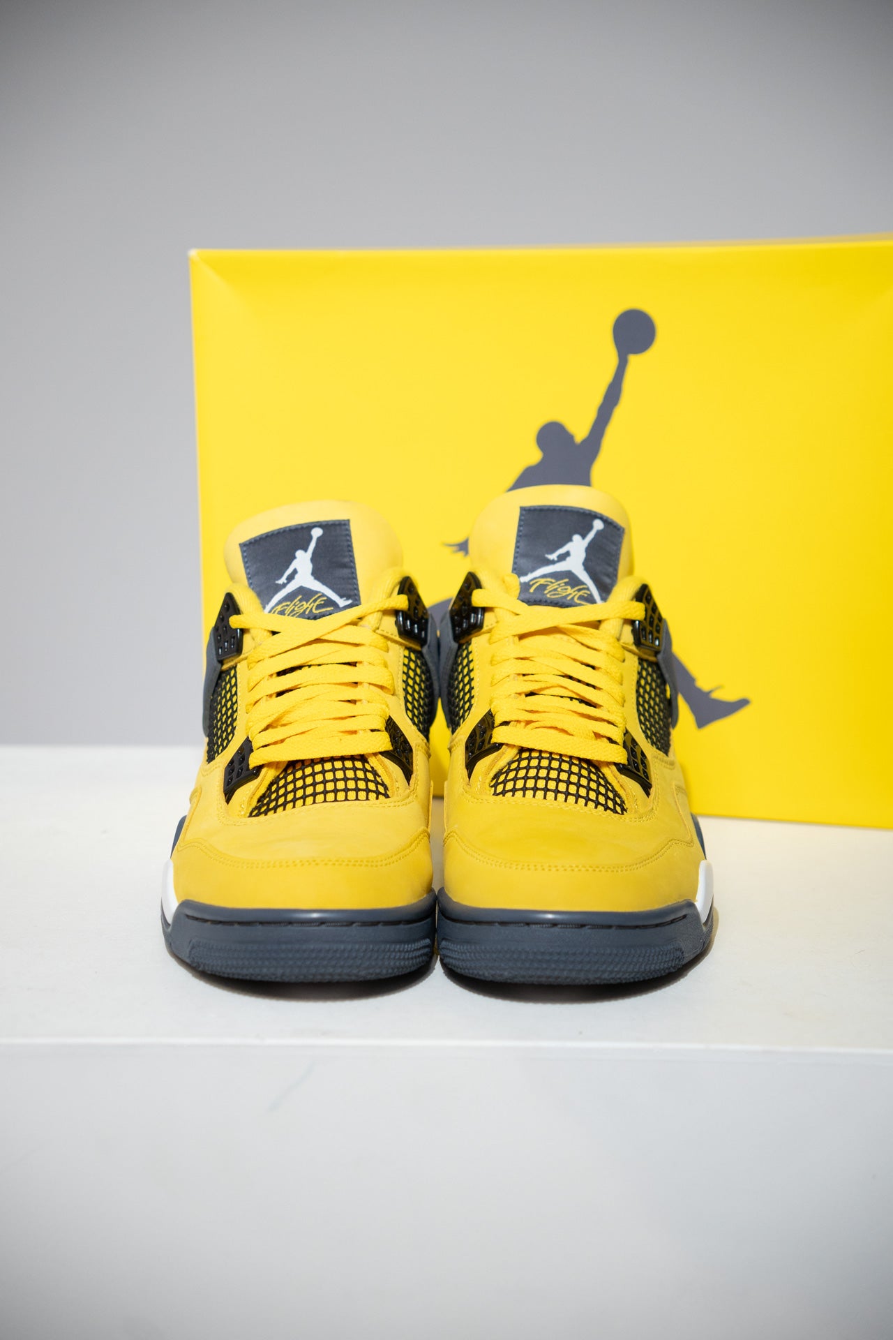 Jordan 4 Lightning (Taille 43)