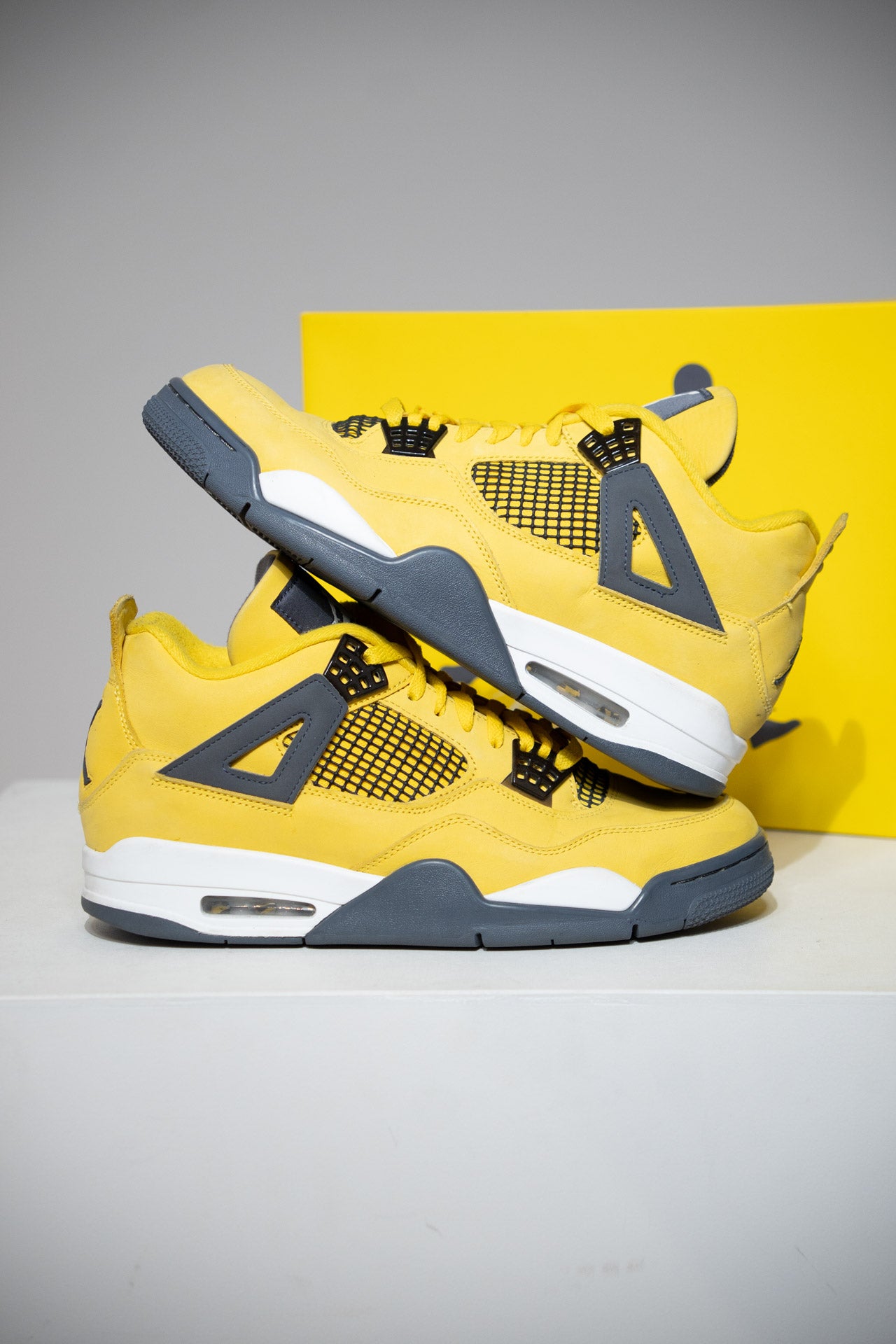 Jordan 4 Lightning (Taille 44,5)