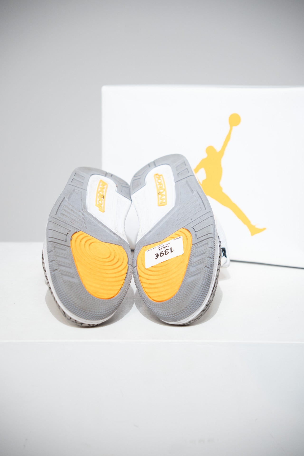 Jordan 3 Laser Orange (Taille 43)