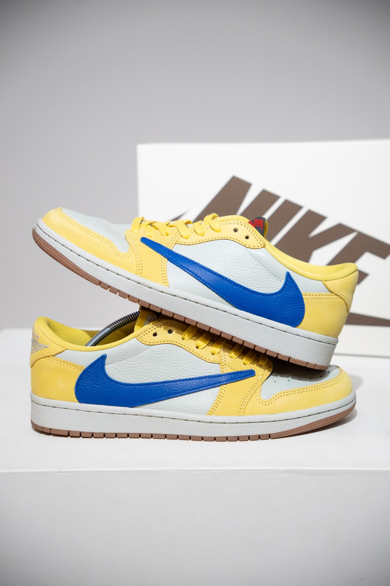 Jordan 1 Low Travis Scott Canary Yellow (Taille 42)