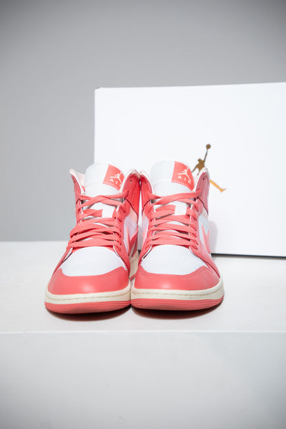 Jordan 1 Mid Barely Rose (Taille 43)