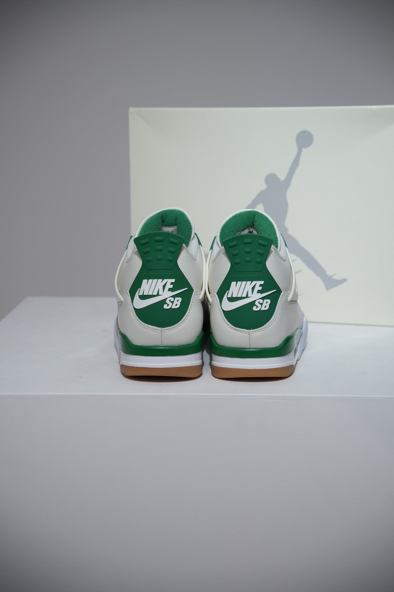 Jordan 4 SB pine Green (Taille 38,5)