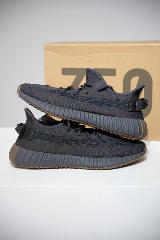Yeezy 350 V2 Cinder (Taille 41 1/3)