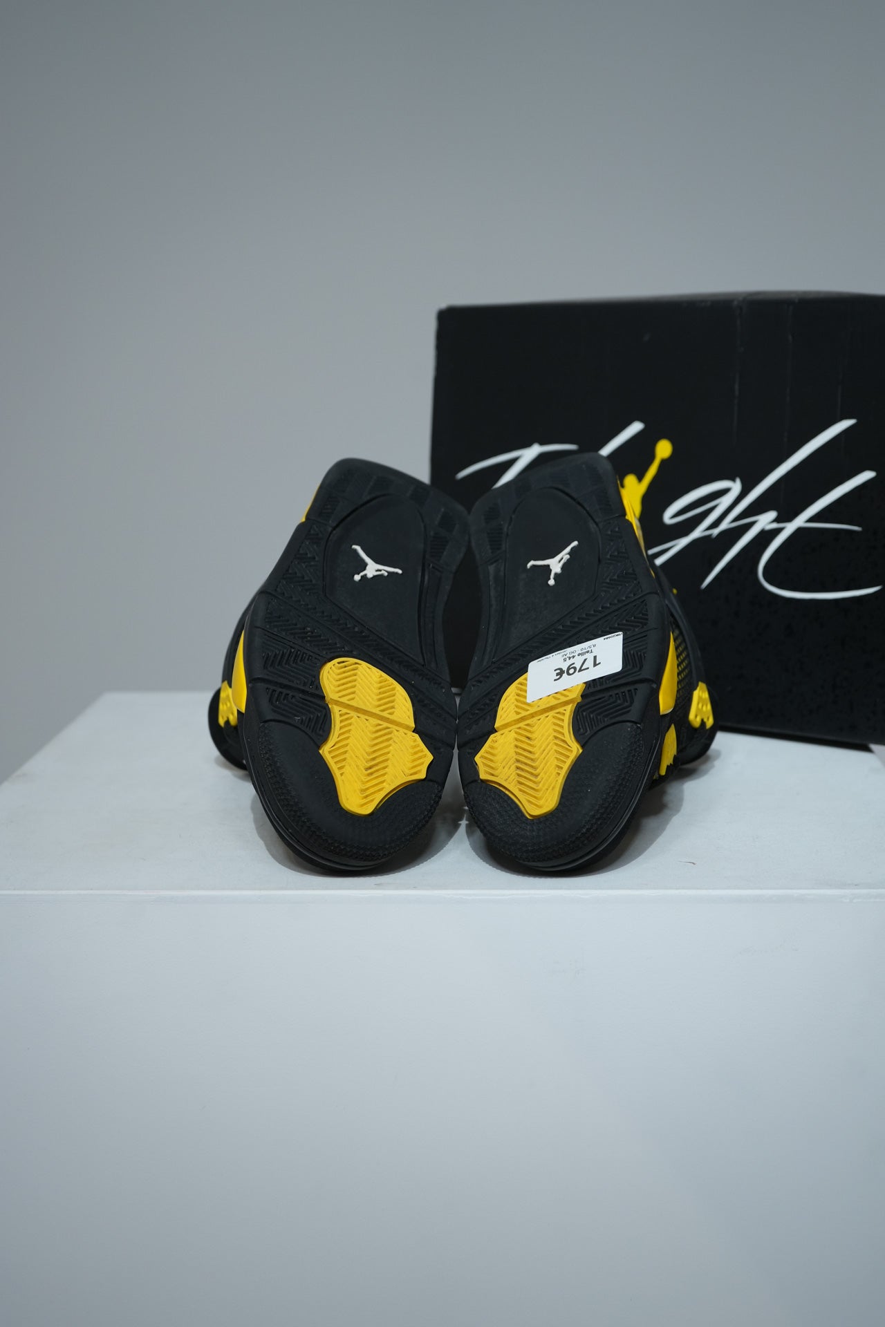 Jordan 4 Thunder (Taille 44,5)