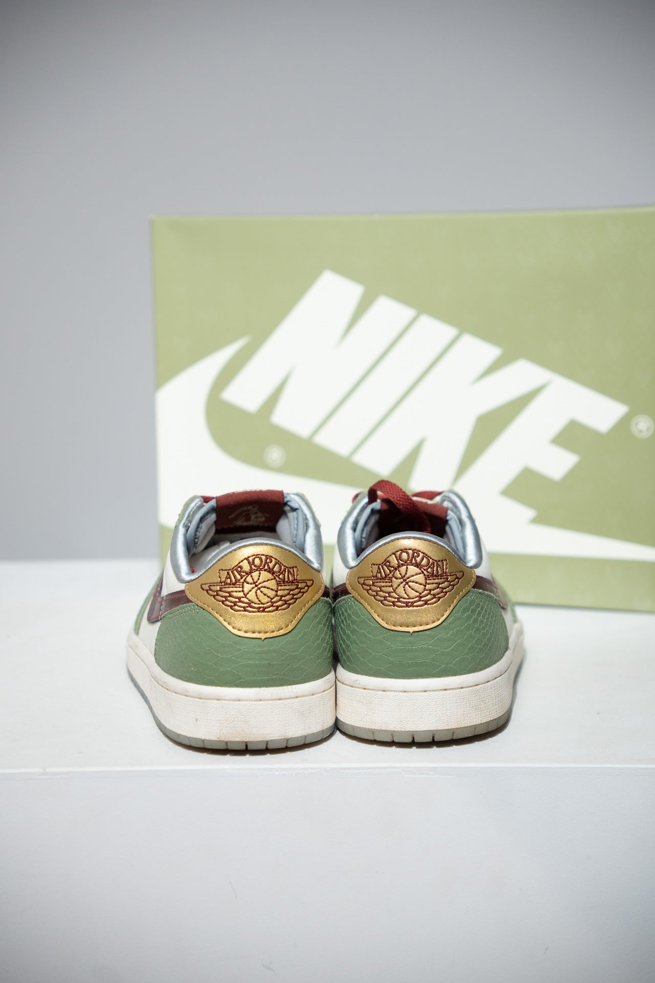 Jordan 1 Low year of The dragon (Taille 44,5)