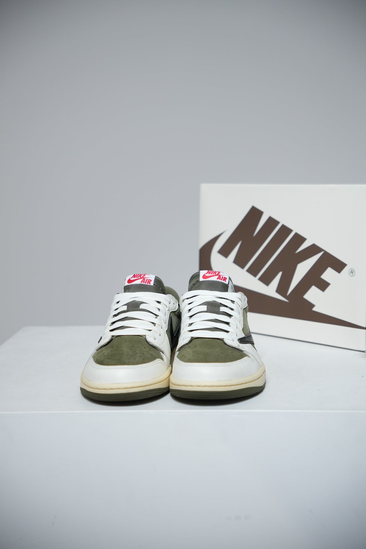 Jordan 1 Low Travis Scott Medium Olive (Taille 40)