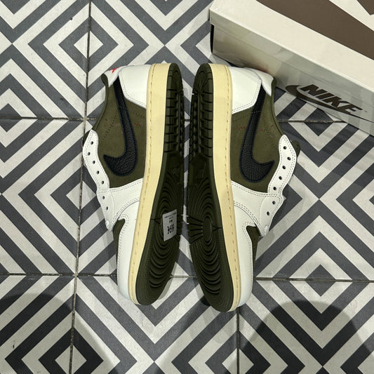 Jordan 1 Low Travis Scott Medium Olive (Taille 38,5)