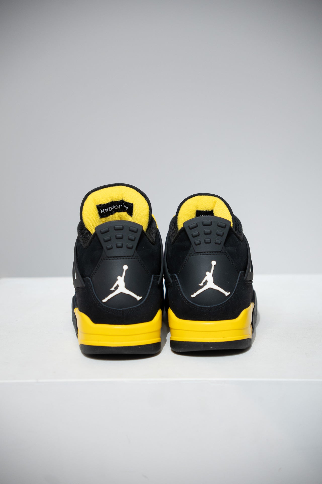Jordan 4 Thunder (Taille 44,5)