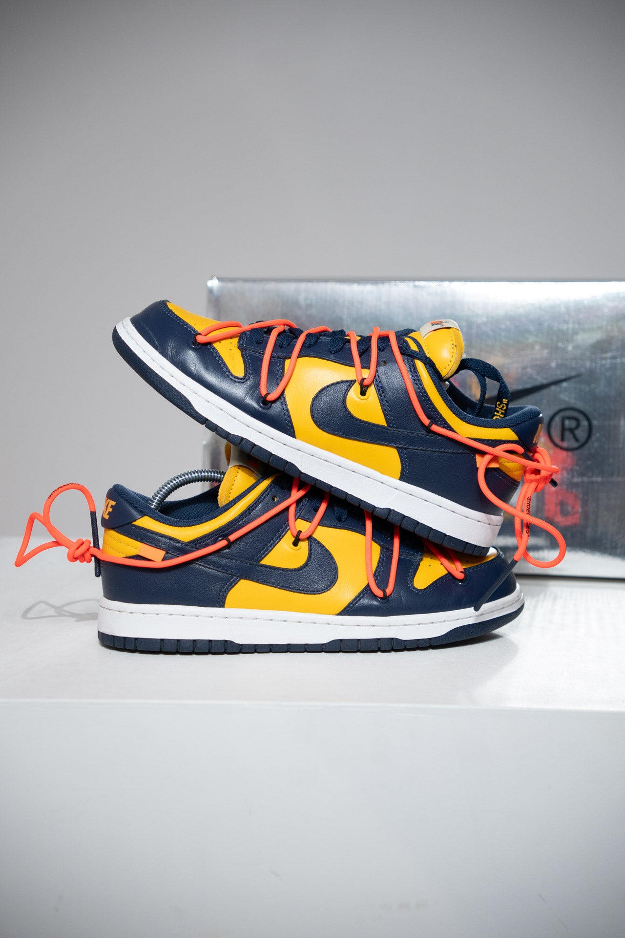 Dunk low Off-White Michigan (Taille 39)