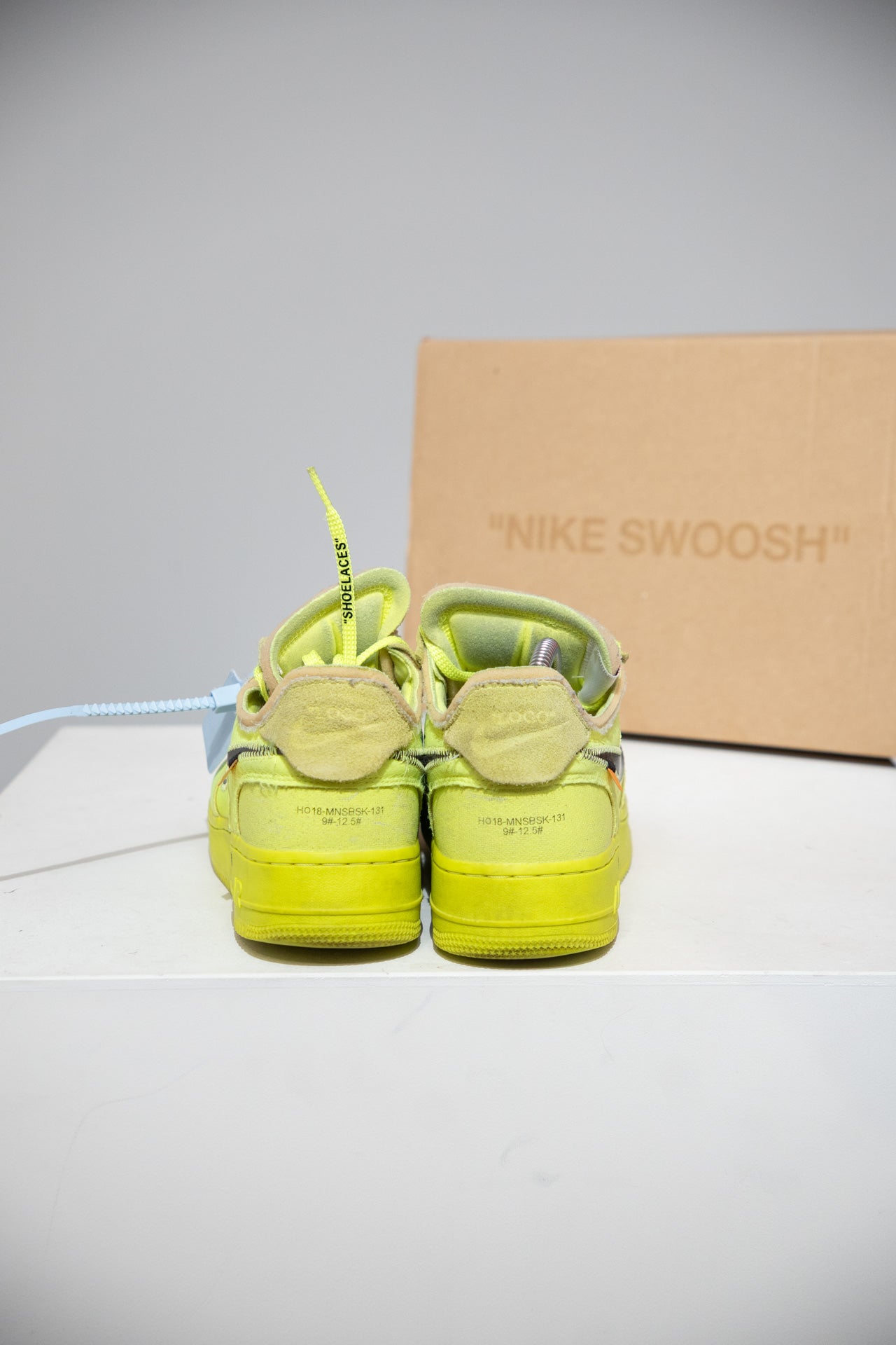 Air Force 1 Off White Volt (Taille 42,5)