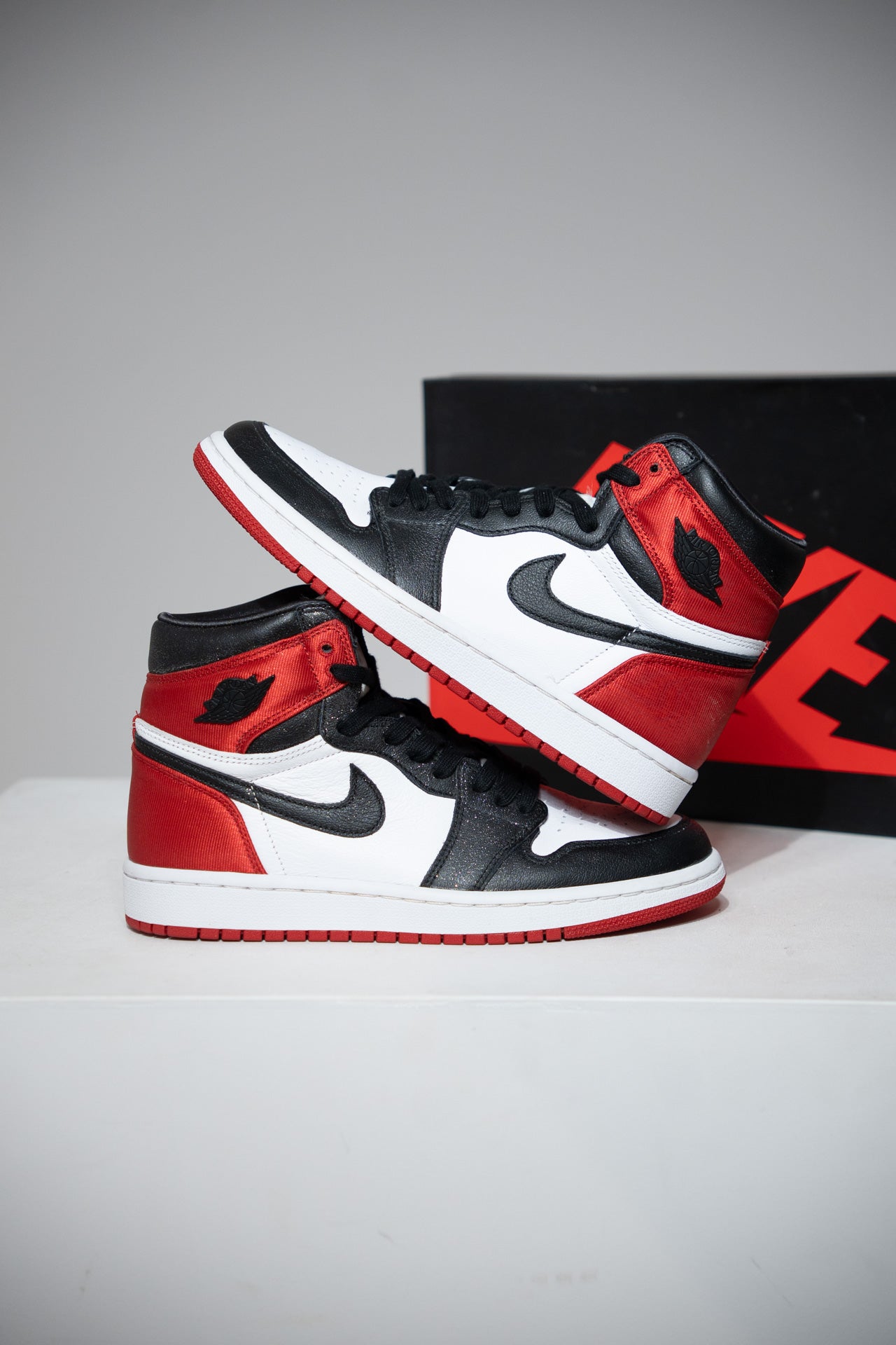 Jordan 1 High Satin Black Toe (Taille 38,5)