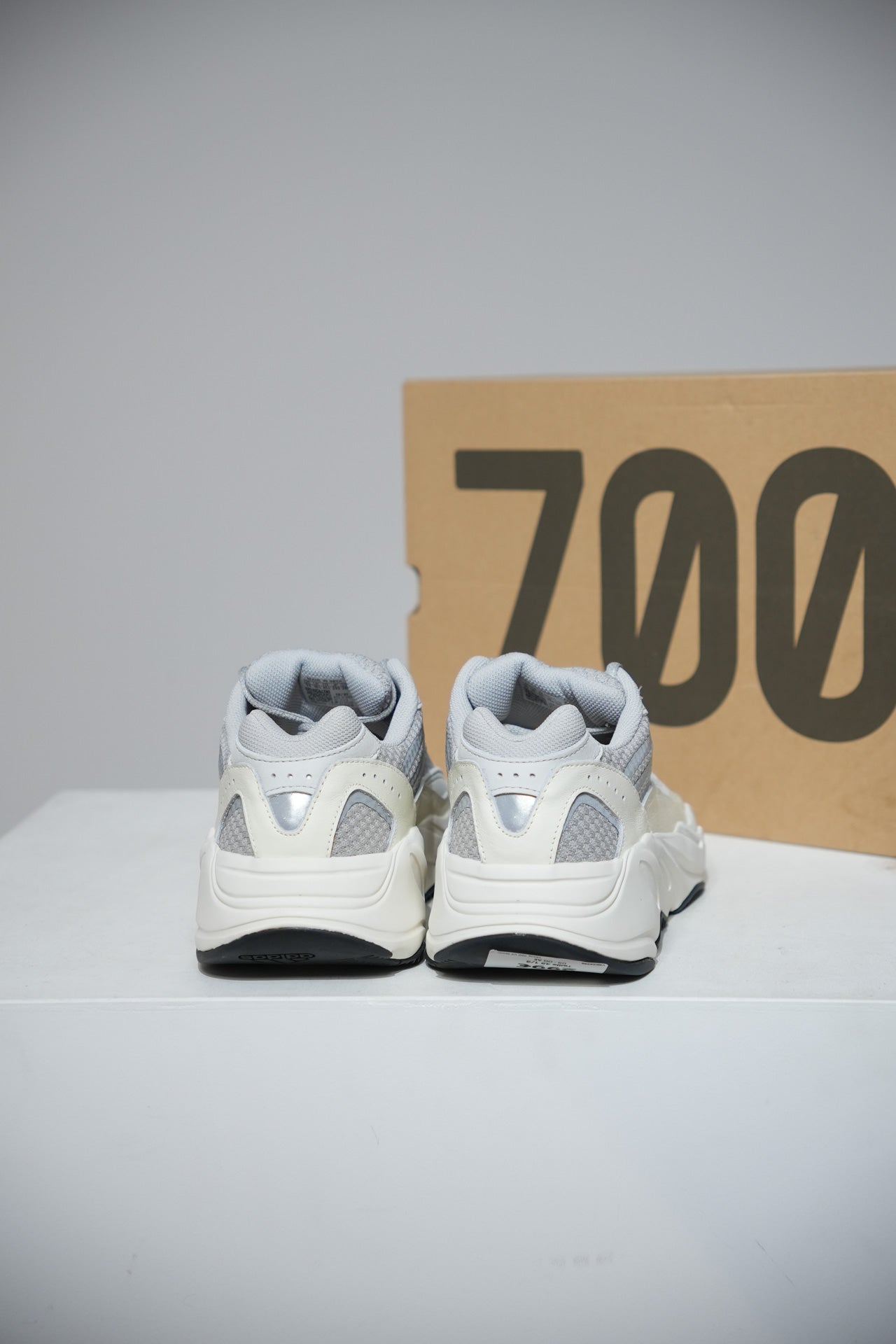 Yeezy 700 V2 Static (Taille 45 1/3)