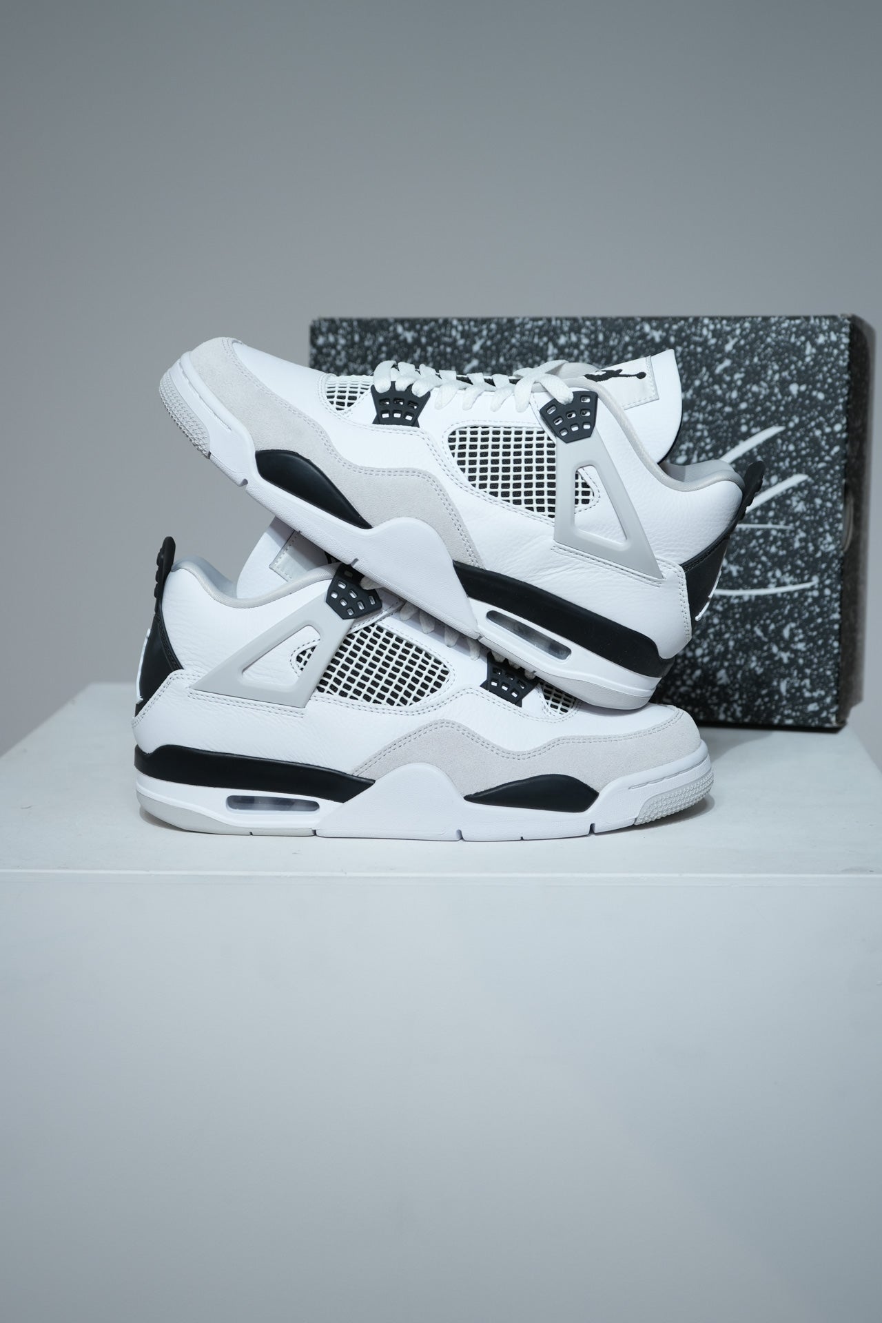 Jordan 4 Military Black (Taille 42,5)