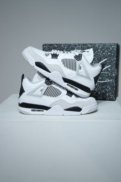 Jordan 4 Military Black (Taille 42,5)