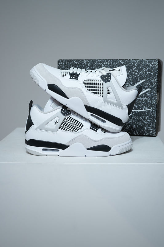 Jordan 4 Military Black (Taille 42,5)