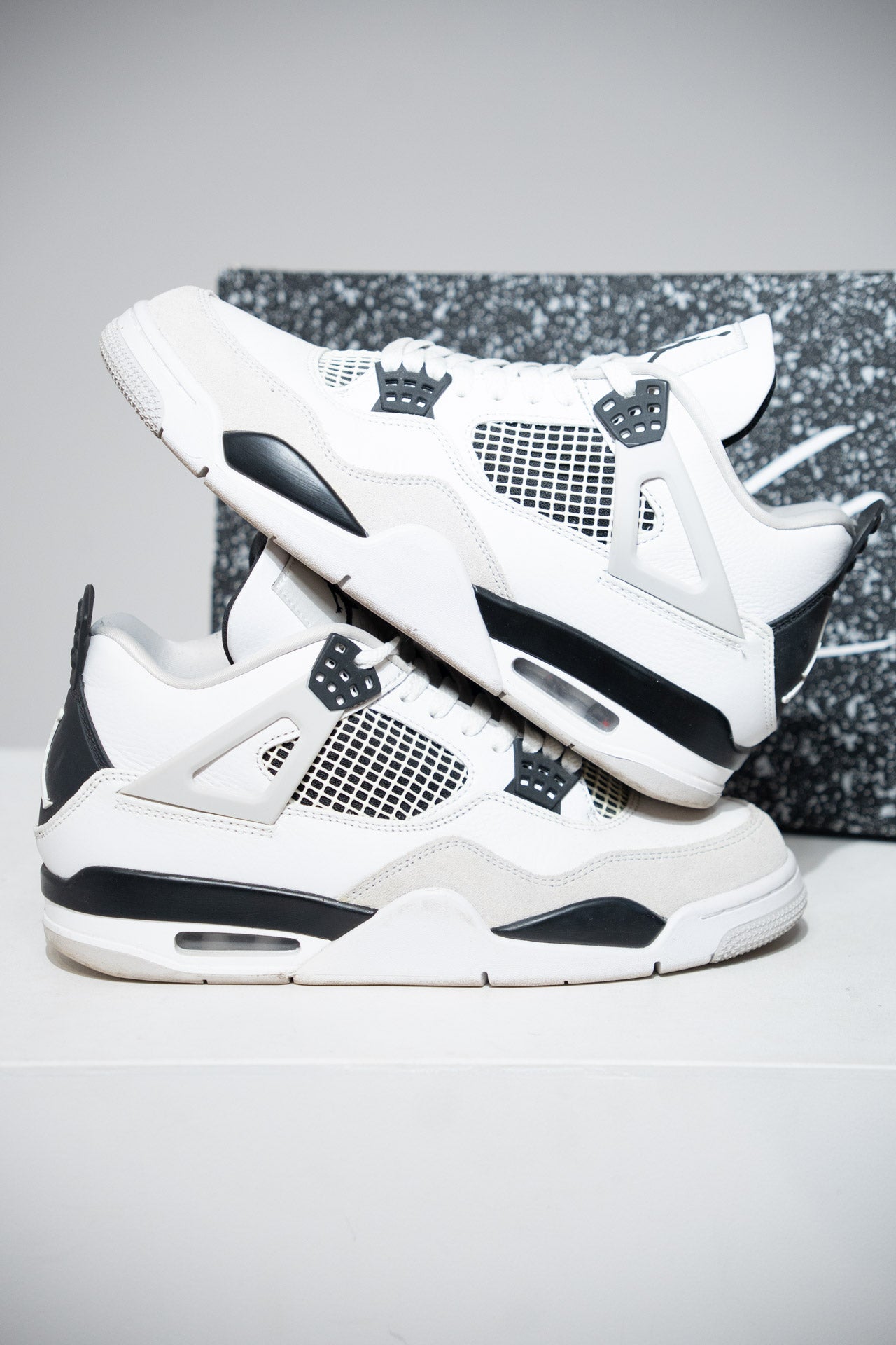 Jordan 4 Military Black (Taille 42,5)