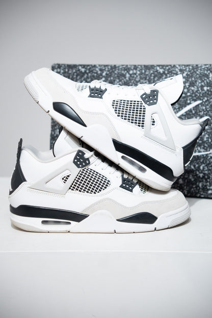 Jordan 4 Military Black (Taille 42,5)