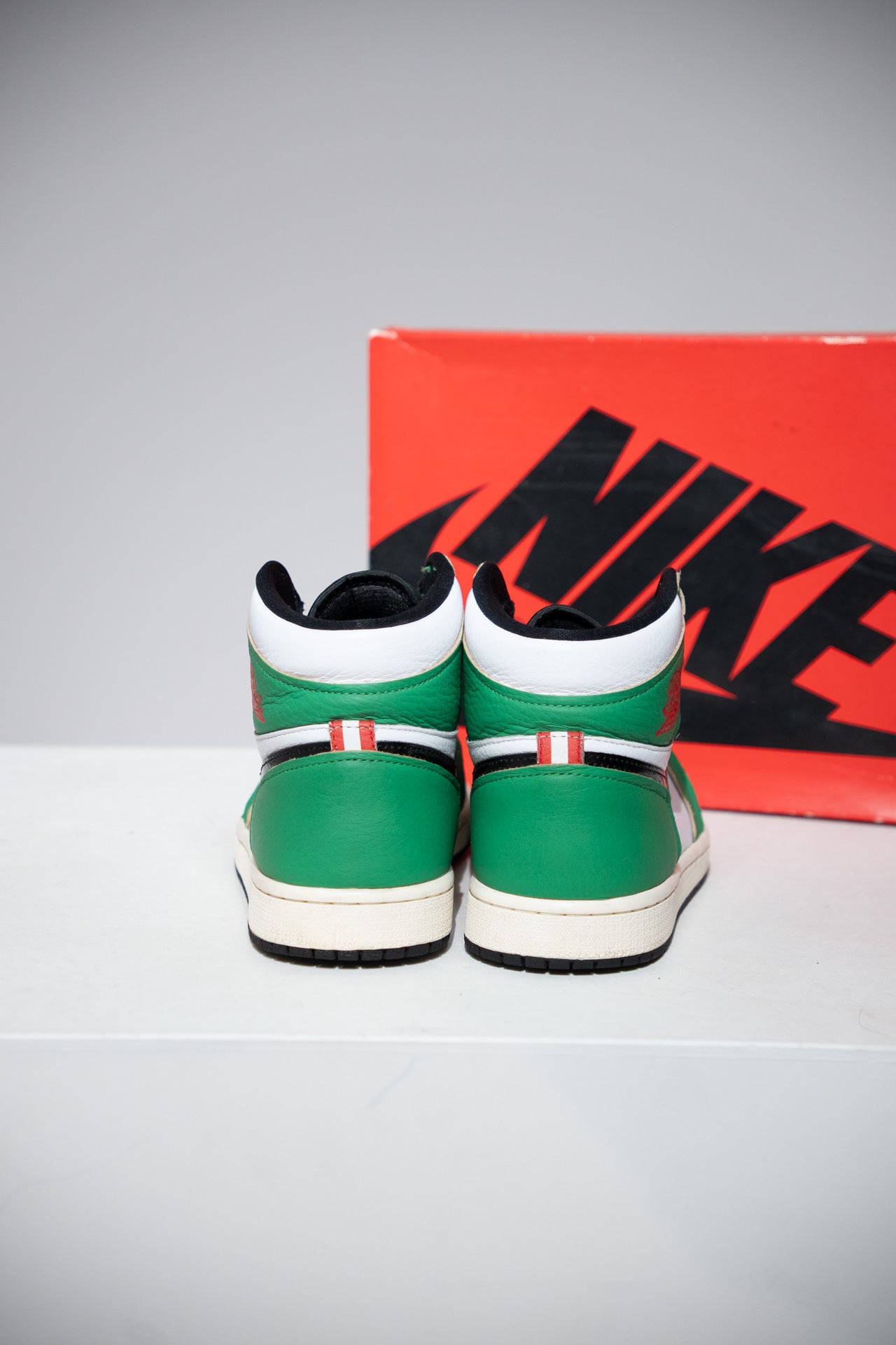Jordan 1 High Lucky green (Taille 40,5)