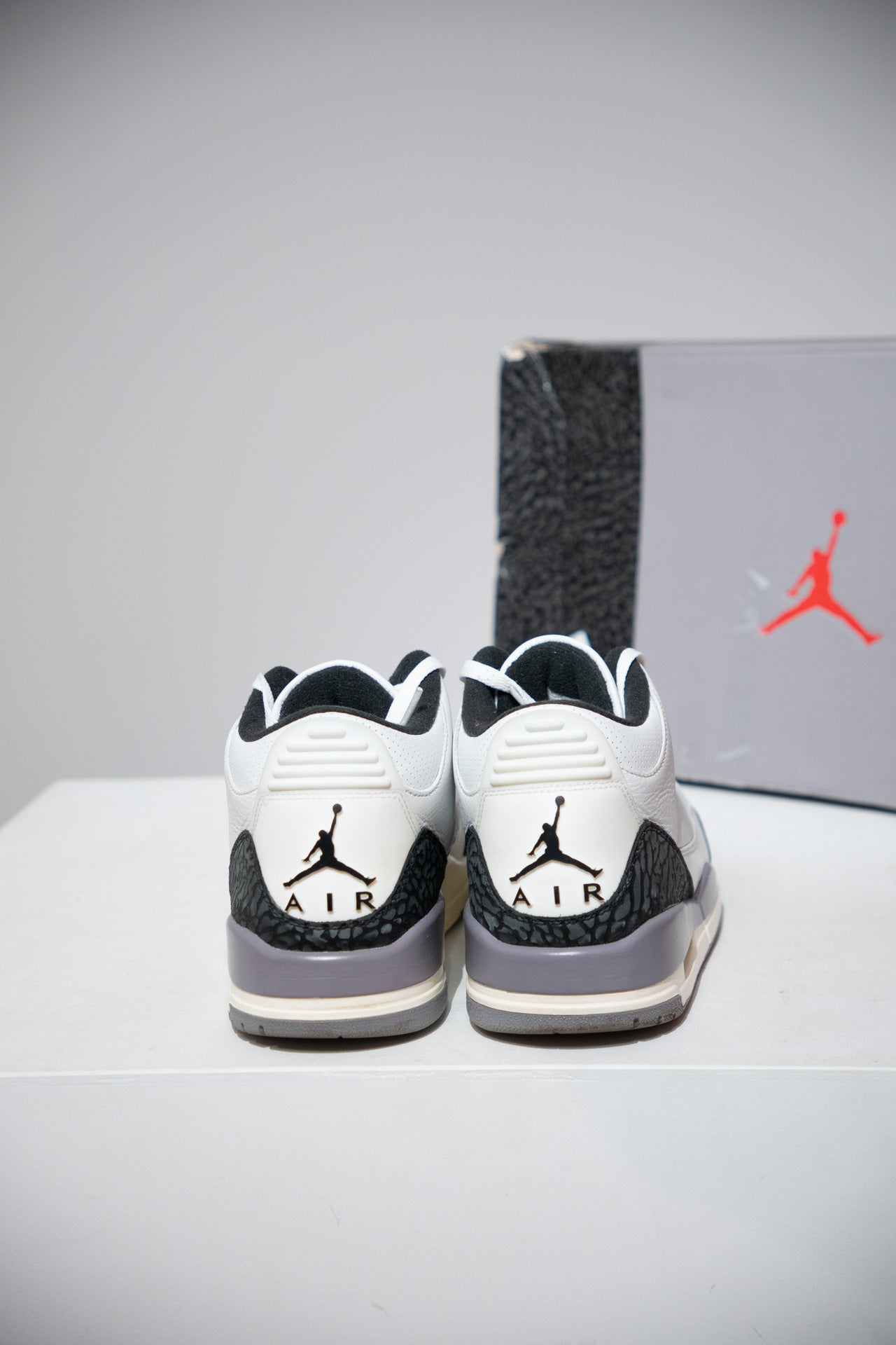 Jordan 3 White Cement Grey (Taille 44)