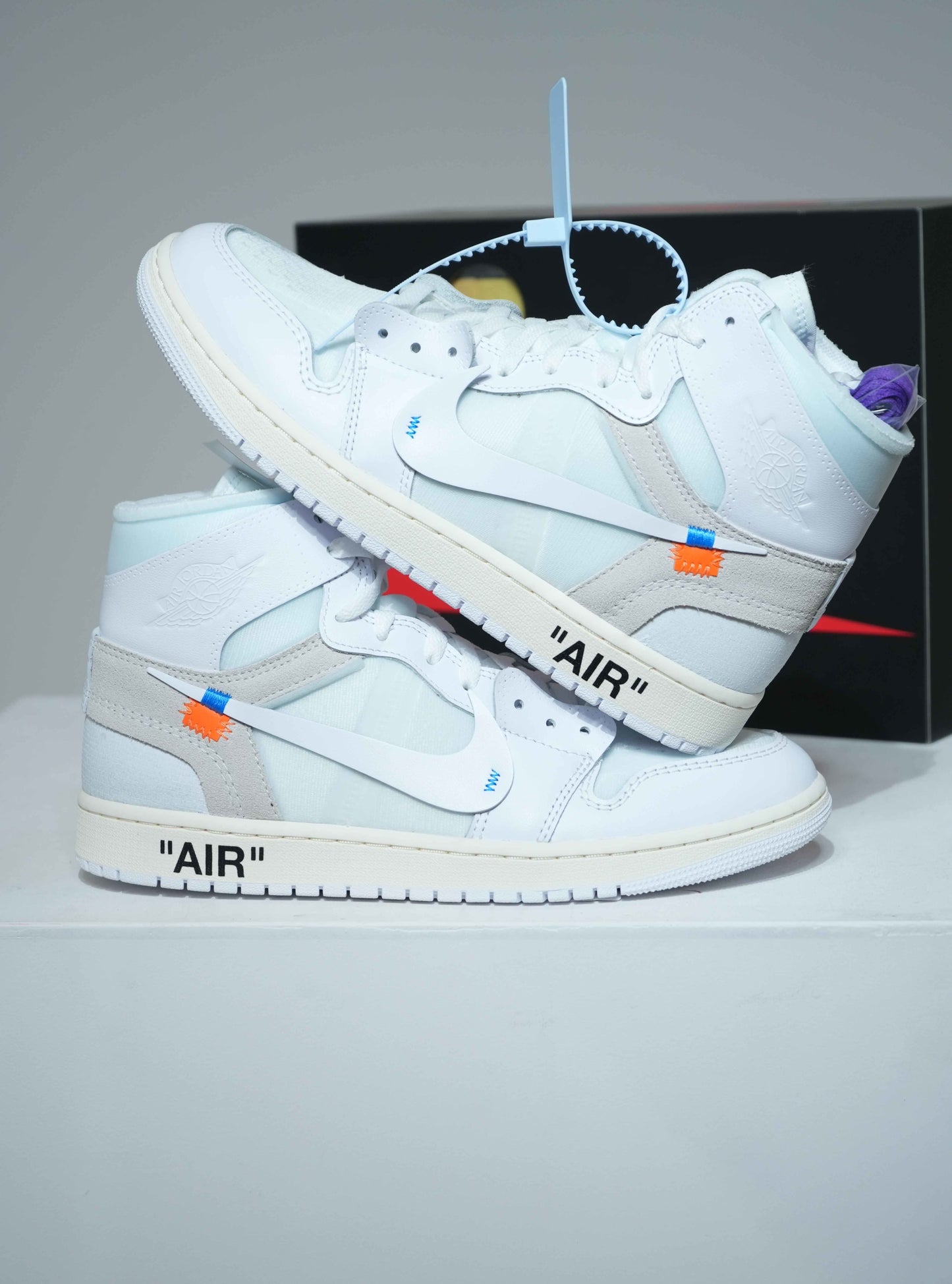 Jordan 1 High Off White Alaska (Taille 44)