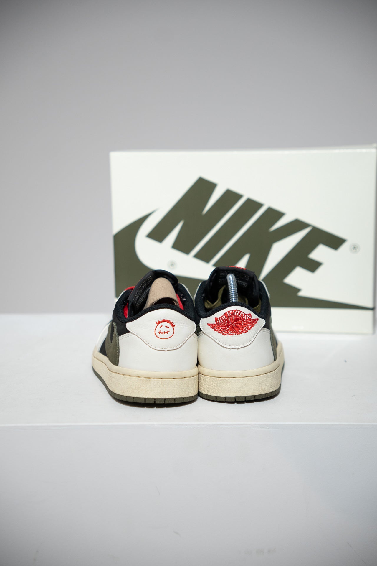 Jordan 1 Low Travis Scott Olive (Taille 38,5)