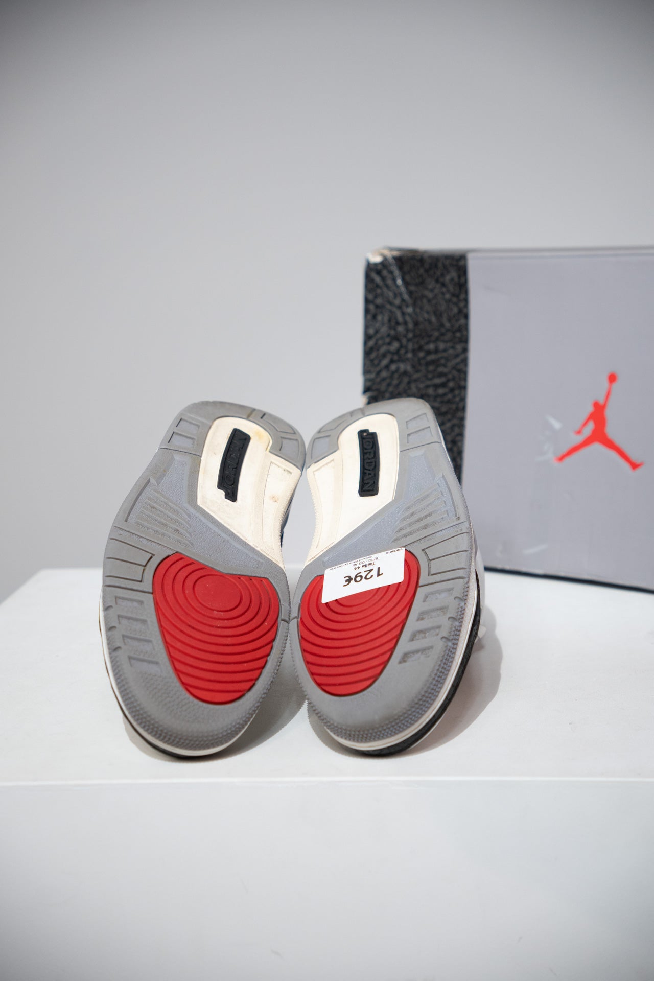 Jordan 3 White Cement Grey (Taille 44)