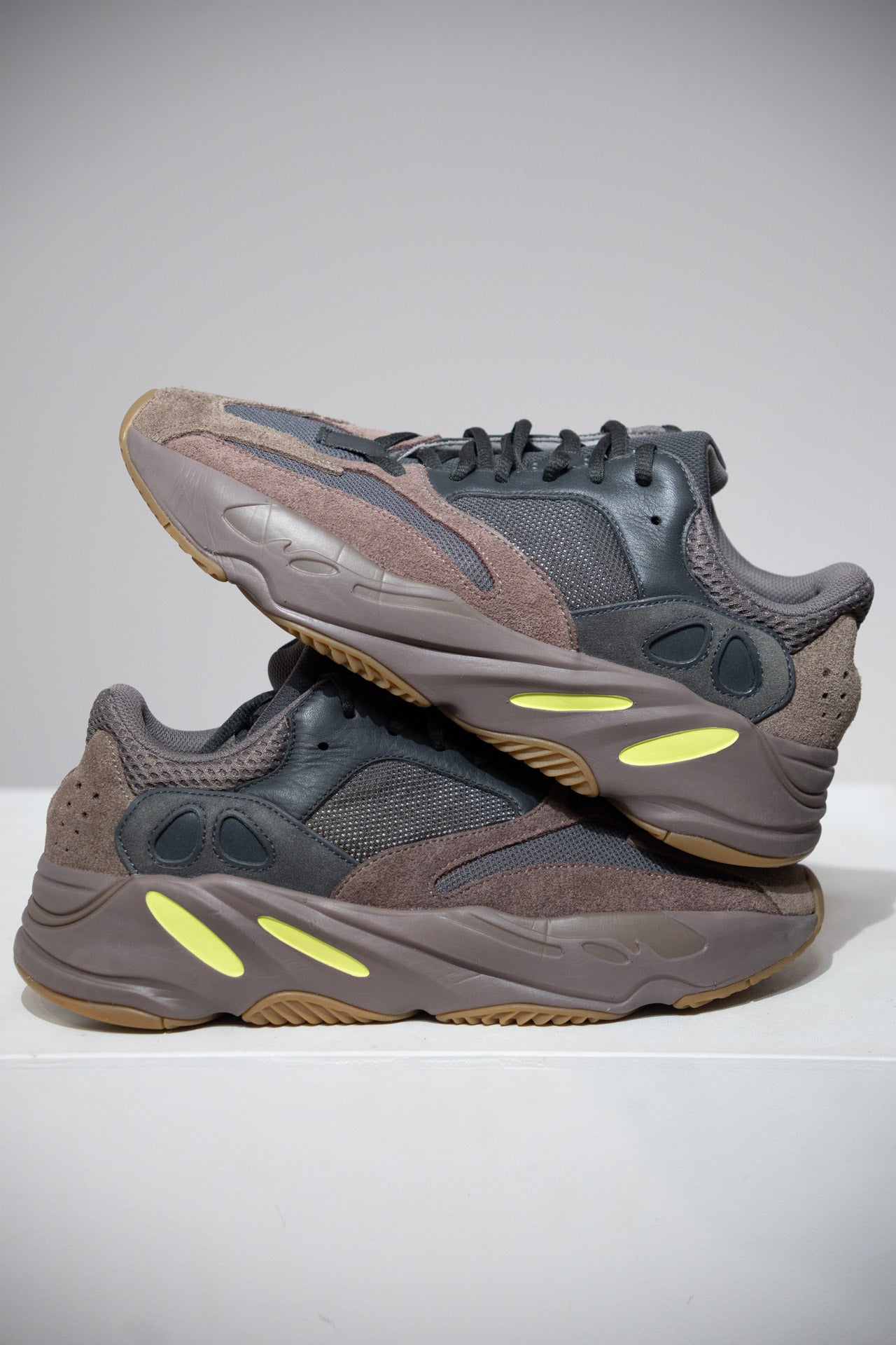 Yeezy 700 Mauve (Taille 44)