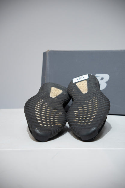 Yeezy 350 V2 Oreo (Taille 42)