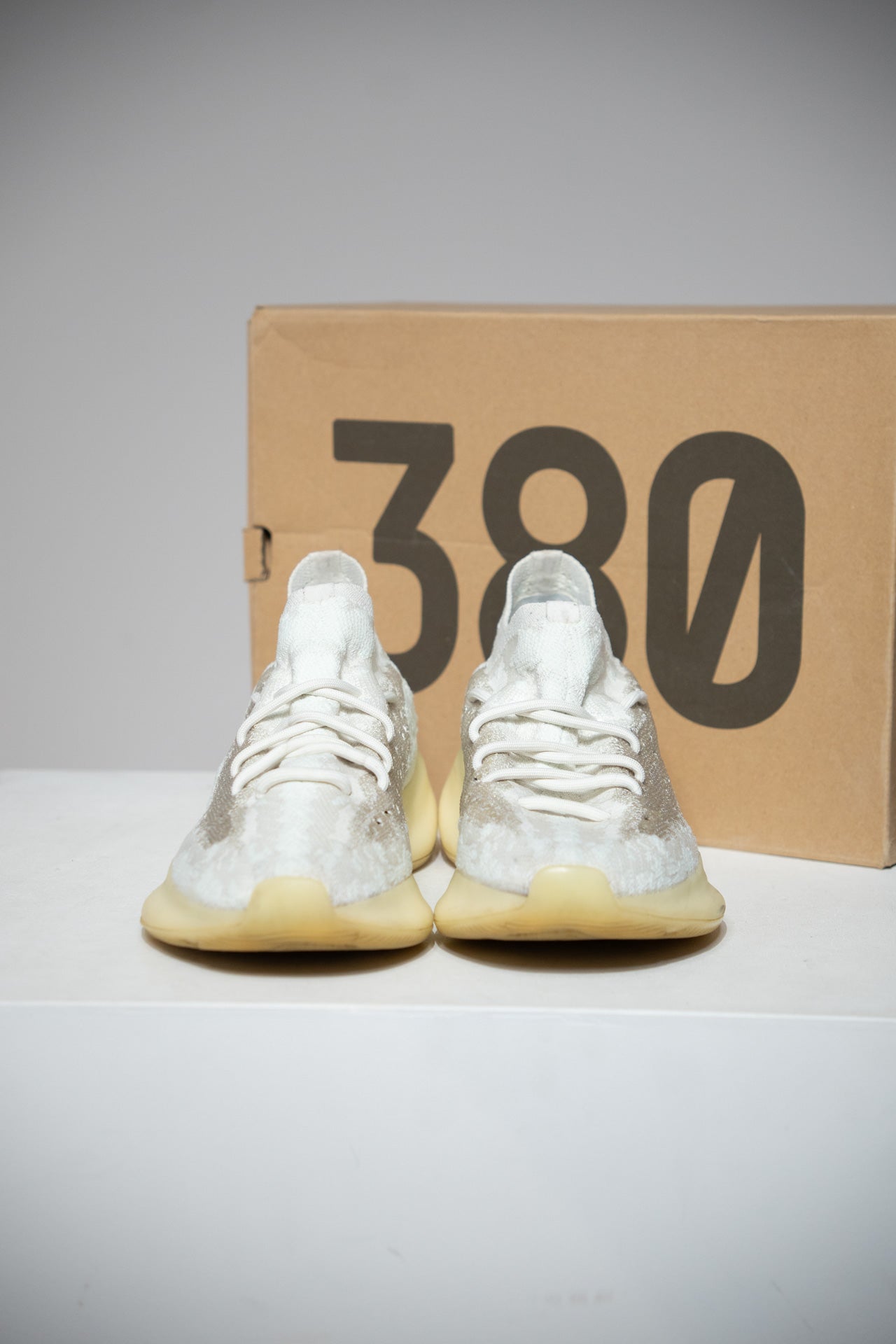 Yeezy 380 Calcite Glow (Taille 44 2/3)