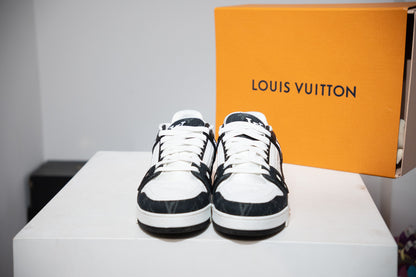 Louis Vuitton Trainer Denim Black (Taille 44 (8IT))