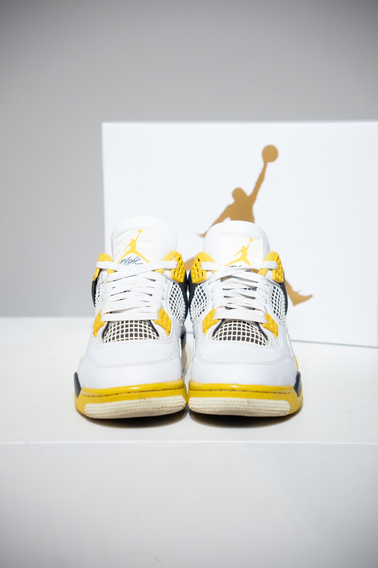 Jordan 4 Vivid Sulfur (Taille 38,5)