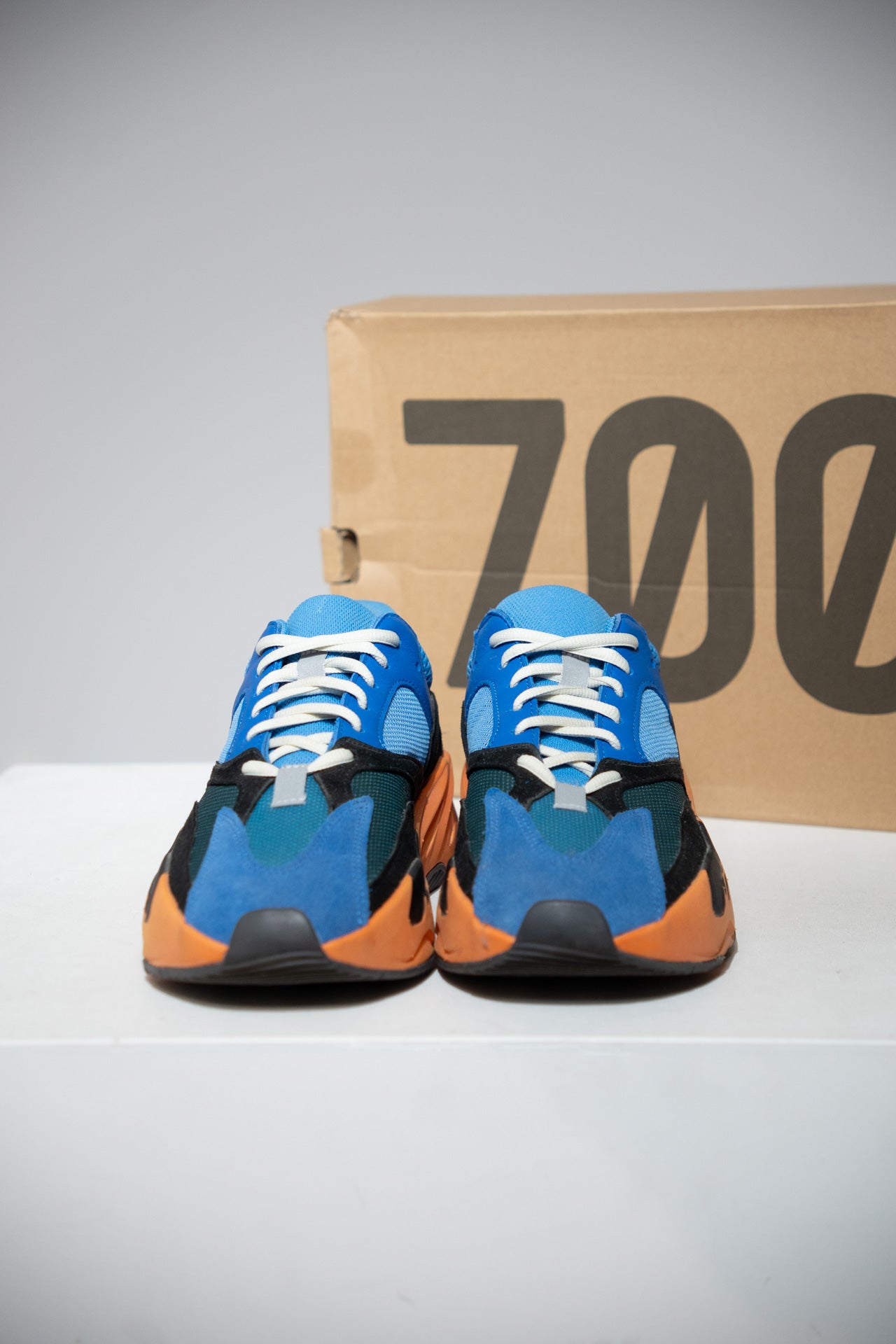 Yeezy 700 Bright Blue (Taille 42 2/3)