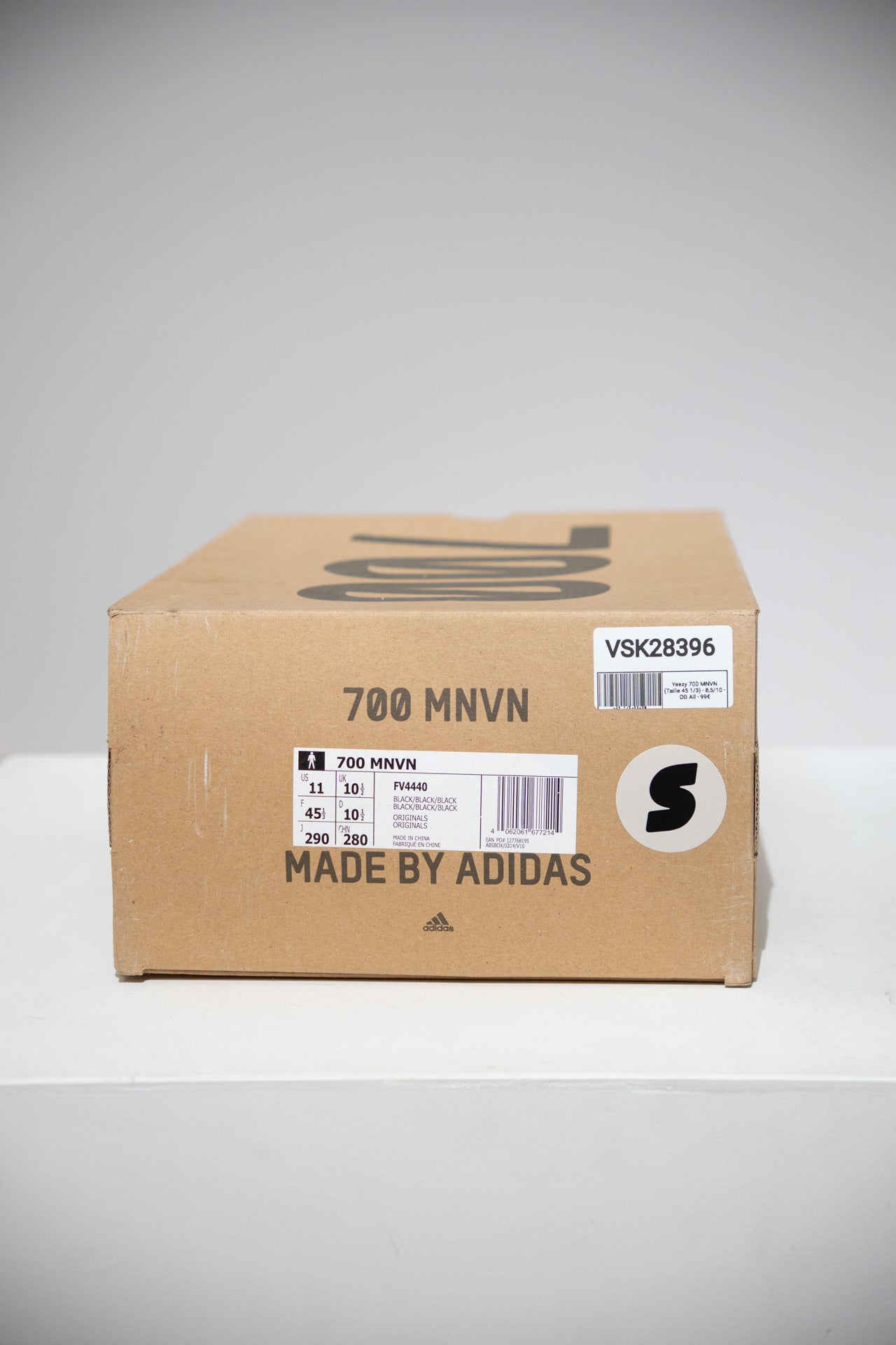 Yeezy 700 MNVN (Taille 45 1/3)