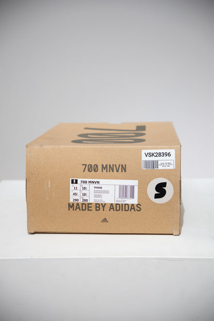 Yeezy 700 MNVN (Taille 45 1/3)