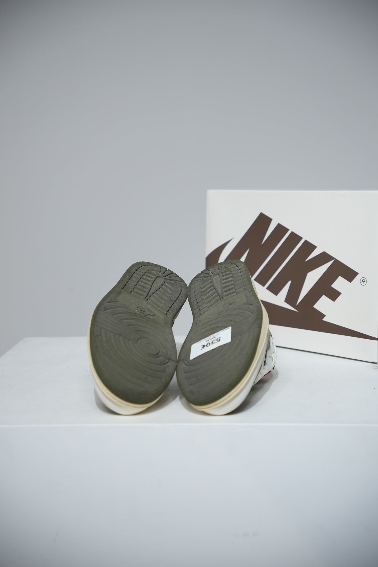 Jordan 1 Low Travis Scott Medium Olive (Taille 40)