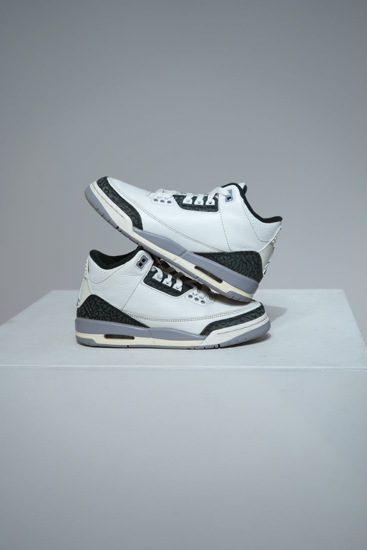 Jordan 3 White Cement GS (Taille 36)