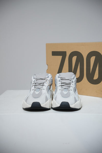 Yeezy 700 V2 Static (Taille 45 1/3)