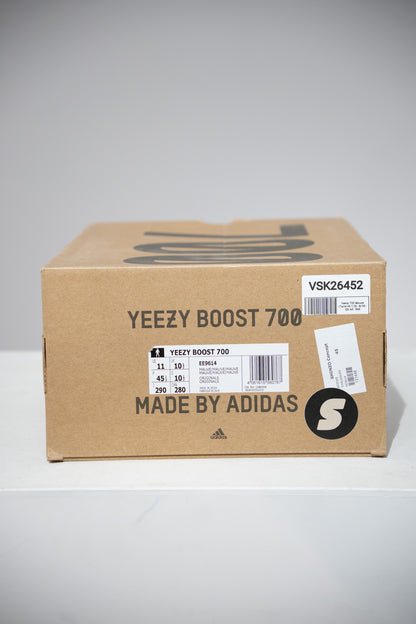 Yeezy 700 Mauve (Taille 45 1/3)