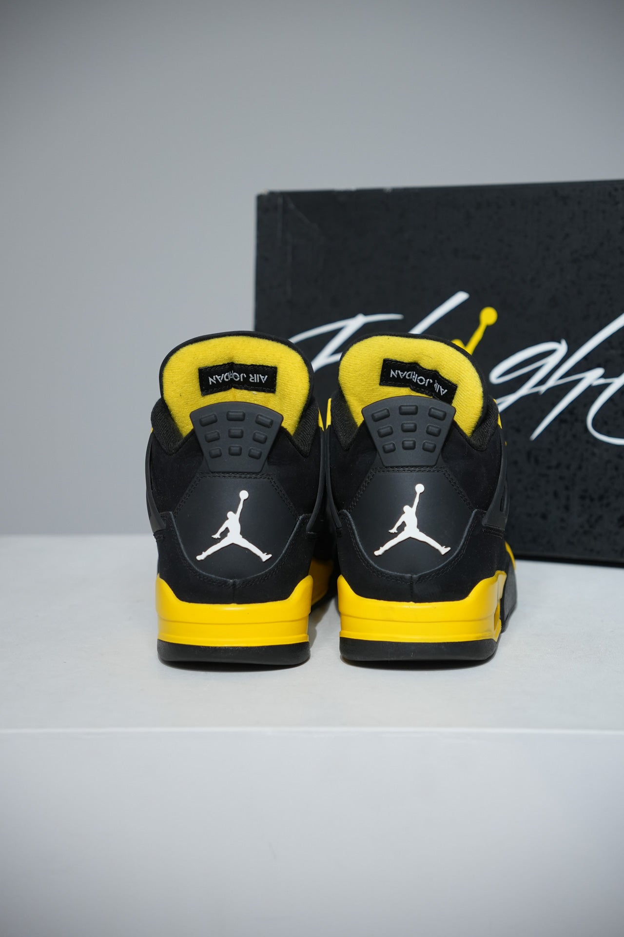 Jordan 4 Thunder (Taille 42,5)