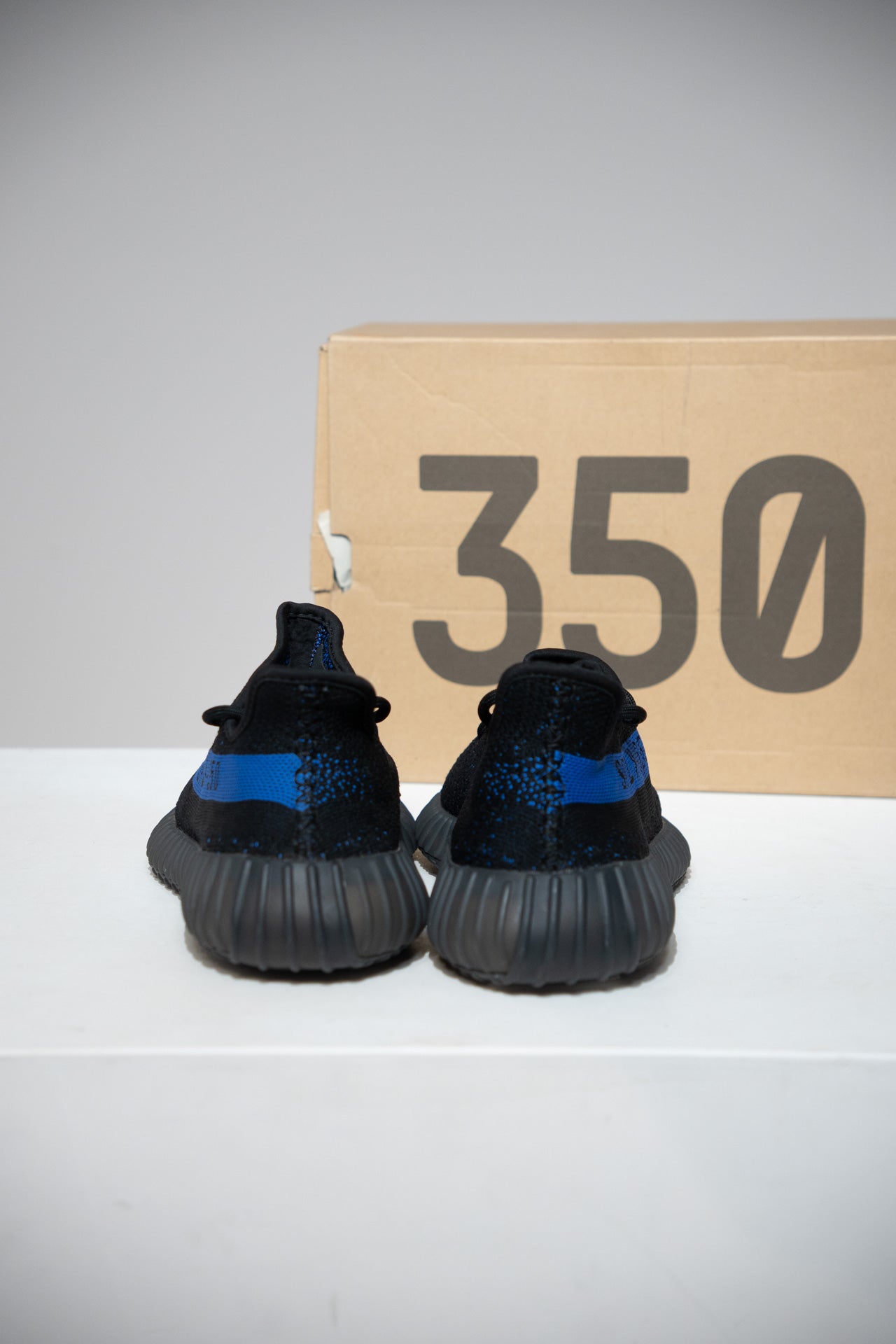 Yeezy 350 V2 Electric Blue (Taille 41 1/3)