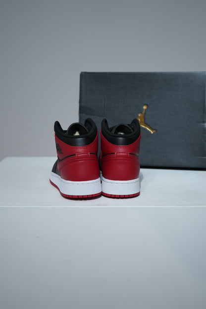Jordan 1 Mid Banned GS (Taille 38)