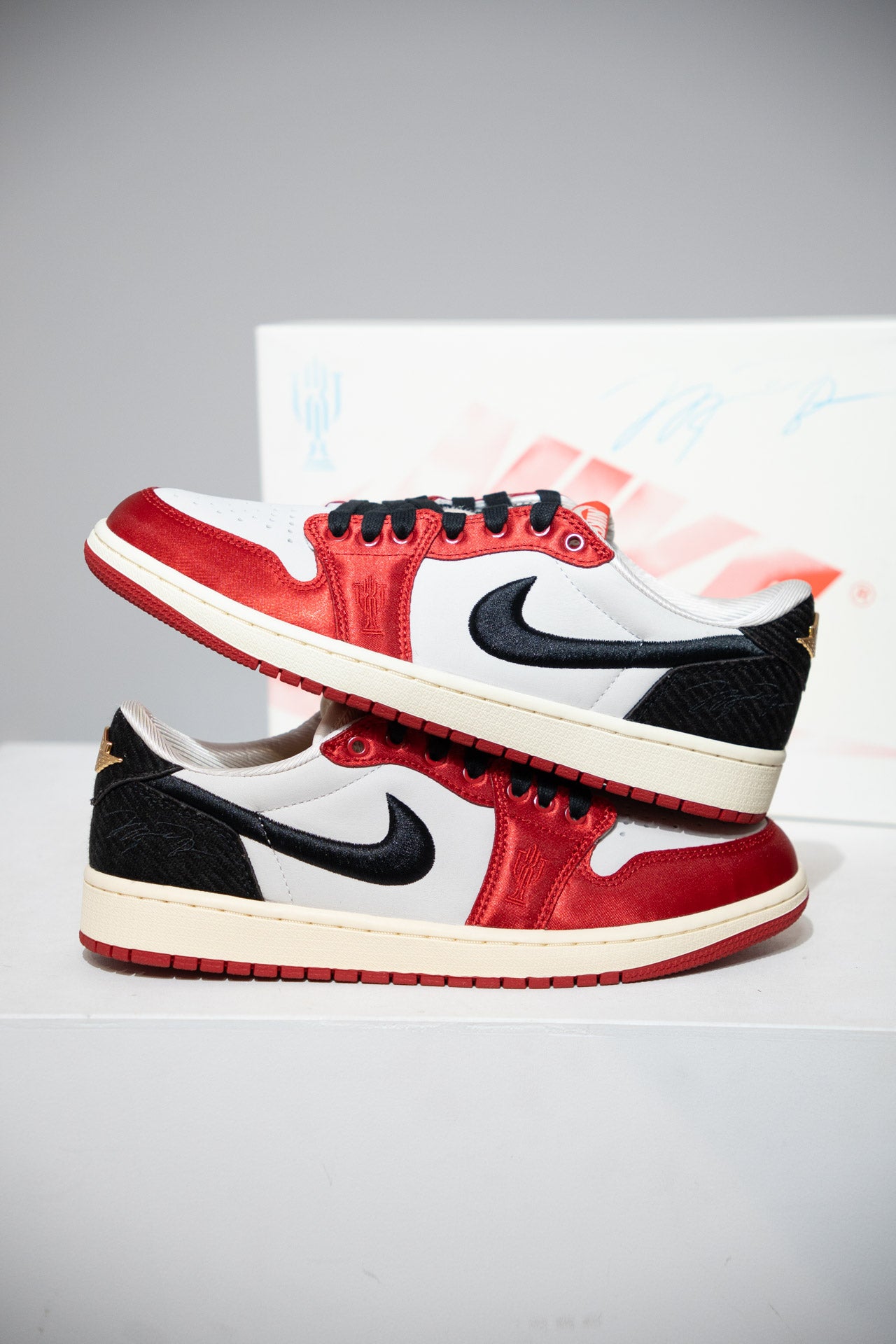 Jordan 1 Low Trophy Room (Taille 42)