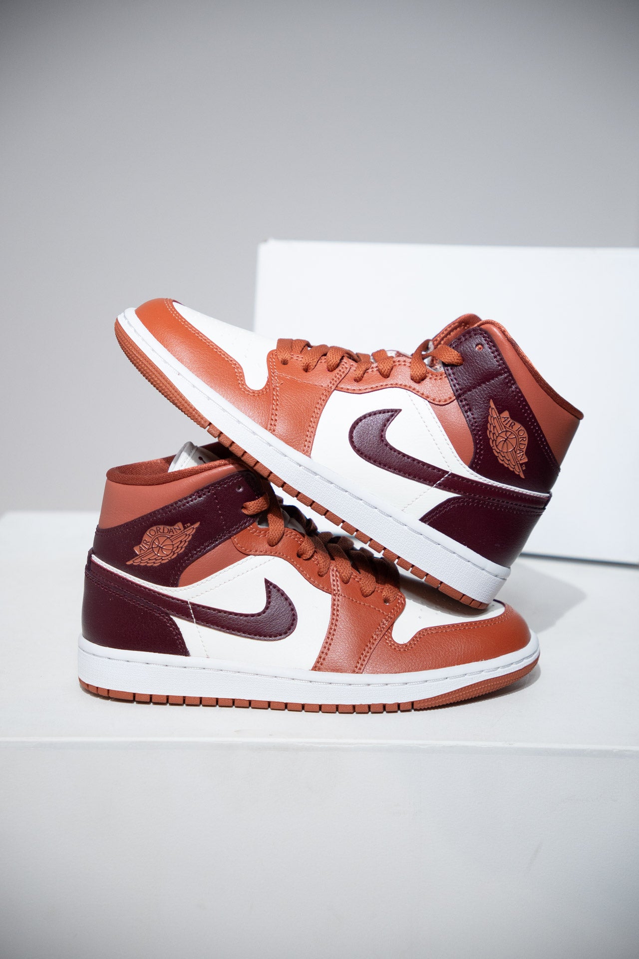 Jordan 1 Mid Dusty Peach (Taille 37,5)