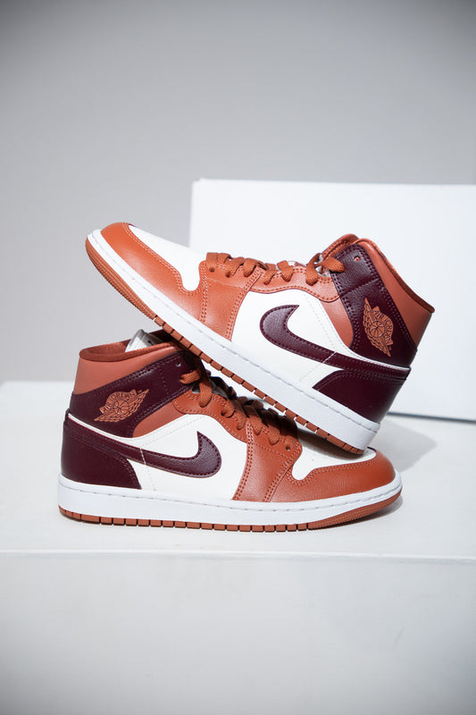 Jordan 1 Mid Dusty Peach (Taille 37,5)